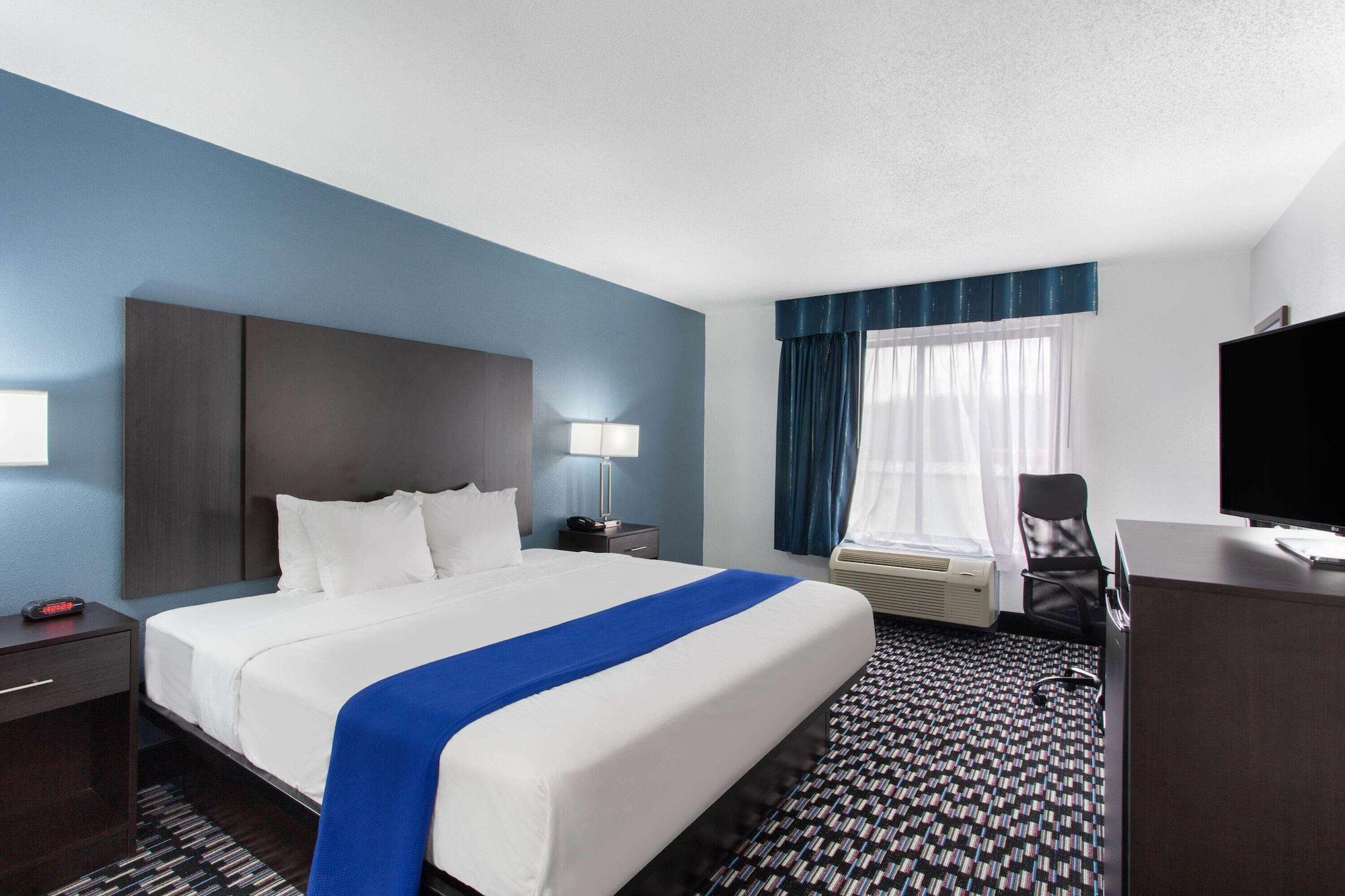 Baymont By Wyndham Charlotte University Exterior foto