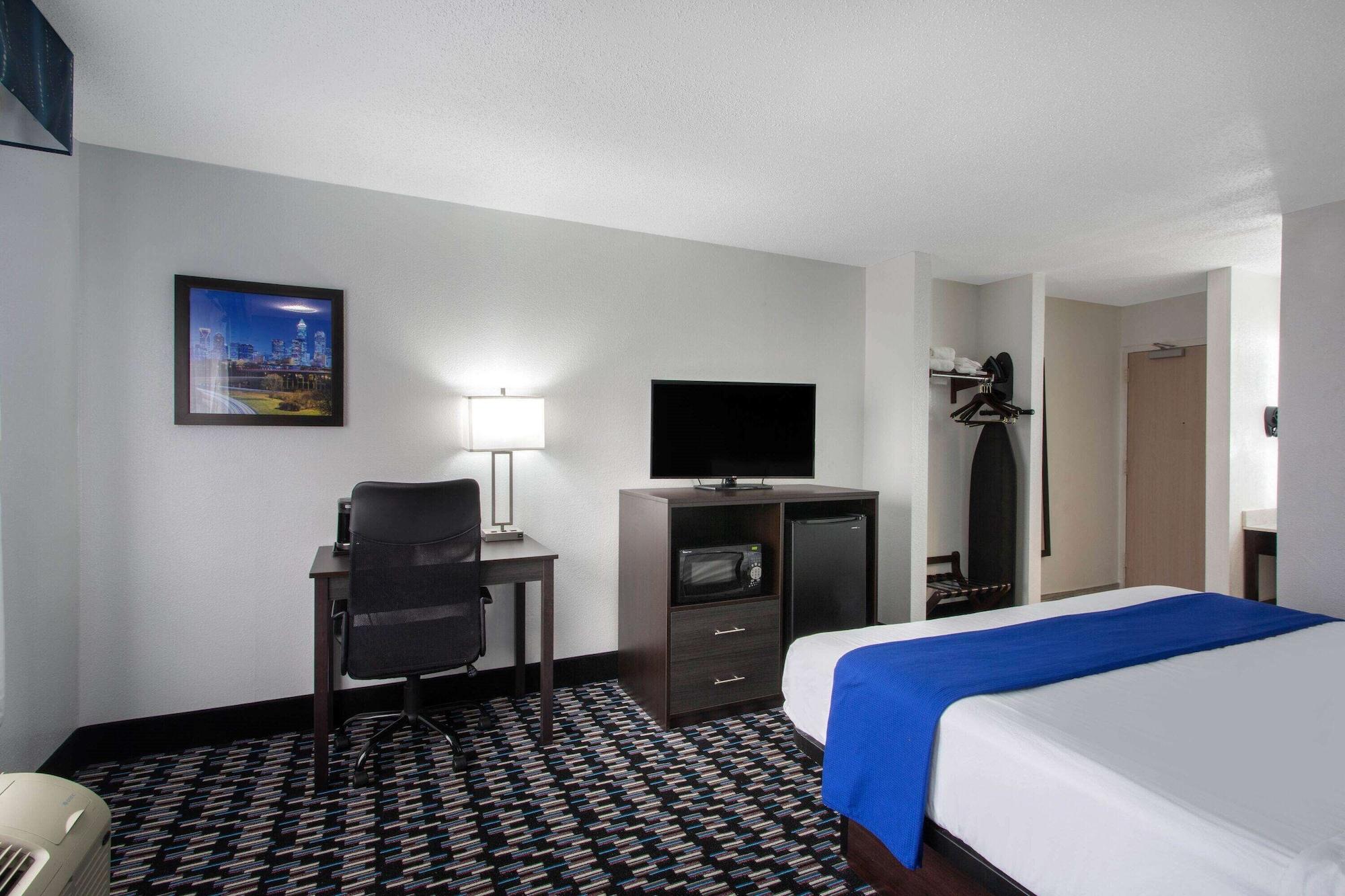 Baymont By Wyndham Charlotte University Exterior foto